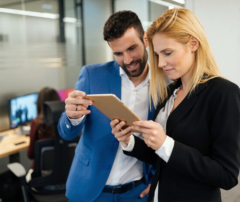 businesspeople-discussing-while-using-digital-WFGVC3X@2x (1)